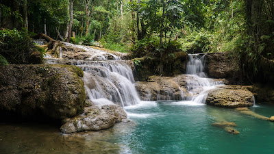 First set of cascading falls in Kuang Si Falls