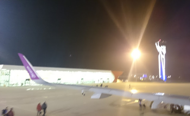 Flughafen Kutaissi - im Dunkeln nach der Landung Flughafen Kutaissi - im Dunkeln nach der Landung