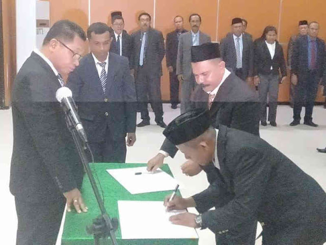 Petrus Fatlolon Lantik 123 Pejabat Eselon IV dan II di Kepulauan Tanimbar Petrus Fatlolon Lantik 123 Pejabat Eselon IV dan II di Kepulauan Tanimbar