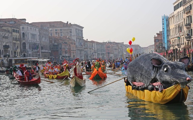 Festa Veneziana sull'acqua - Carnevale di Venezia - Poracci In Viaggio festa-veneziana-sull-acqua-carnevale-di-venezia-poracci-in-viaggio