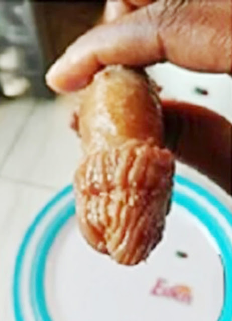 Woman screams as she finds penis-shaped meat in her soup (photos) Tuo-zafi-2