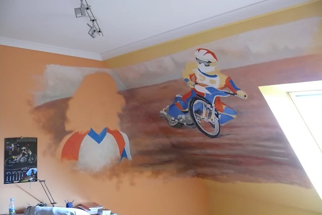 Pokój chłopca malowidło ścienne, mural namalowany w pokoju chłopca na skosie