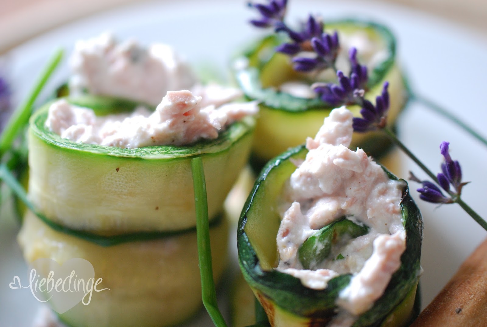 gefüllte zucchiniröllchen {lowcarb}