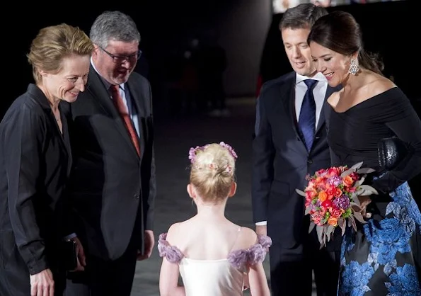Crown Princess Mary wore a Jayson Brunsdon skirt. The Crown Princess wore that skirt first at the gala dinner of the American Chamber of Commerce