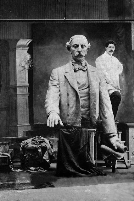 Autorretrato con busto de Duarte, Abelardo Urdaneta
