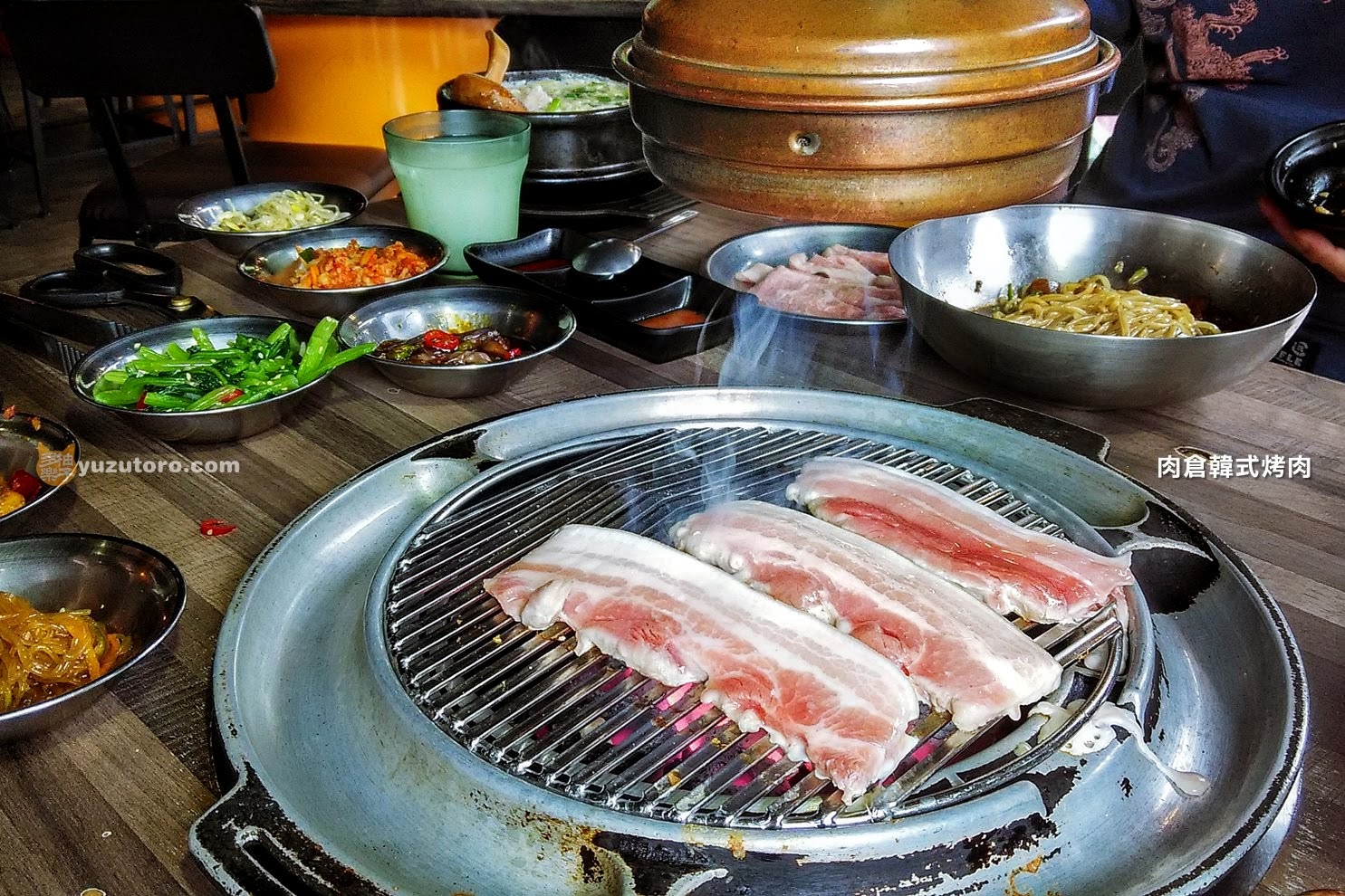 肉倉韓式烤肉：韓國烤肉BBQ，炭火燒烤吃到飽 | 台北餐廳 西門町 捷運西門站