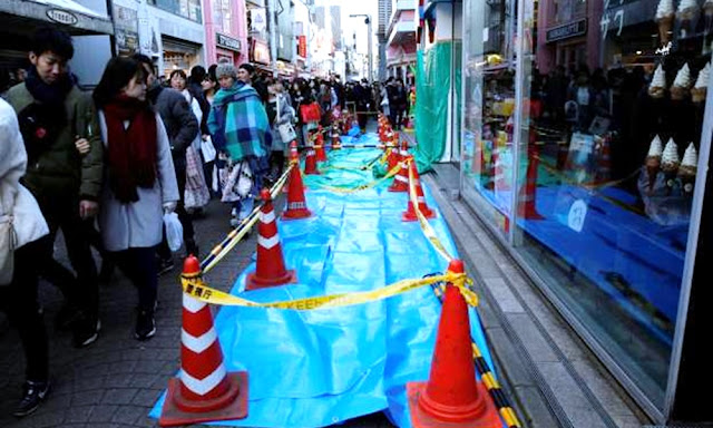 Conductor embiste a una multitud en Tokio El responsable fue identificado como Kazuhiro Kusakabe, de 21 años, quien manejó su auto hasta la calle Takeshita después de medianoche y atropelló a los transeúntes