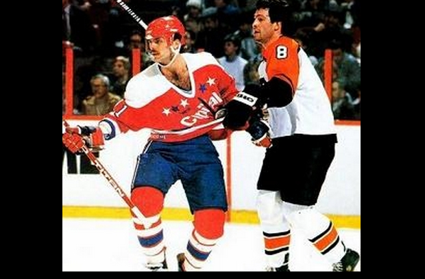 Referees 'Let 'em play' in the '80's; in today's NHL, I'm pretty sure this would be called holding of Mike Gartner's sweater.