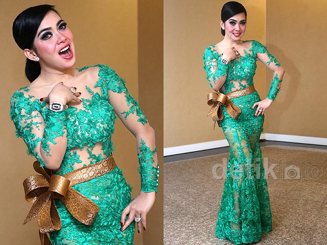55+ Inspirasi Baru Dress Pesta Artis Indonesia