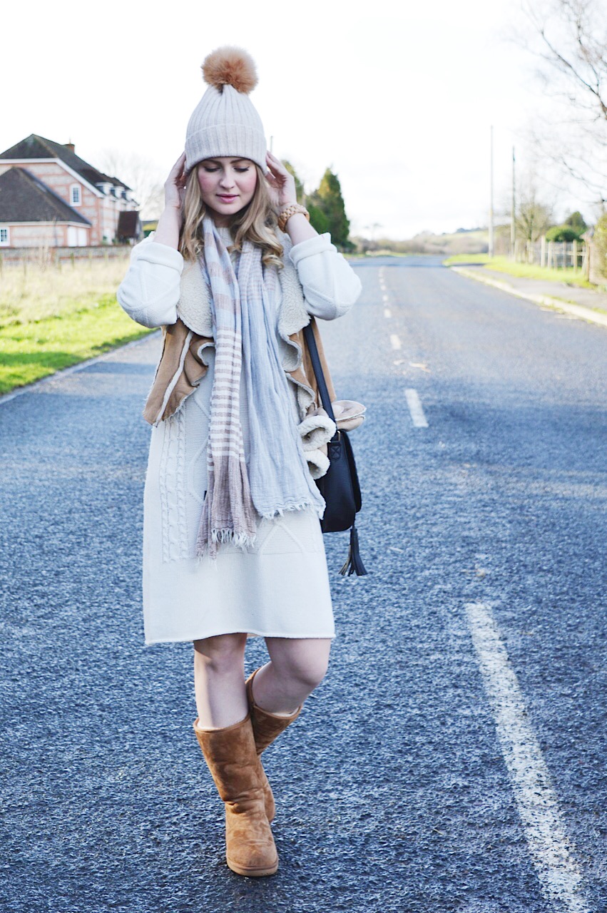 Cosy Winter outfit inspiration by fashion blogger FashionFake