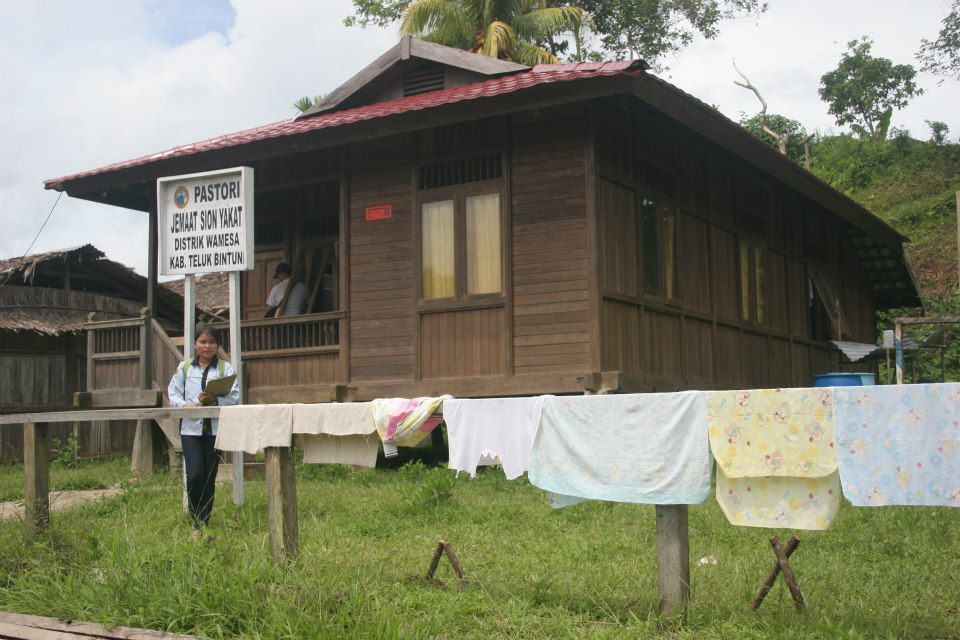 Bahan Atap Rumah Honai Terbuat Dari - Omong w