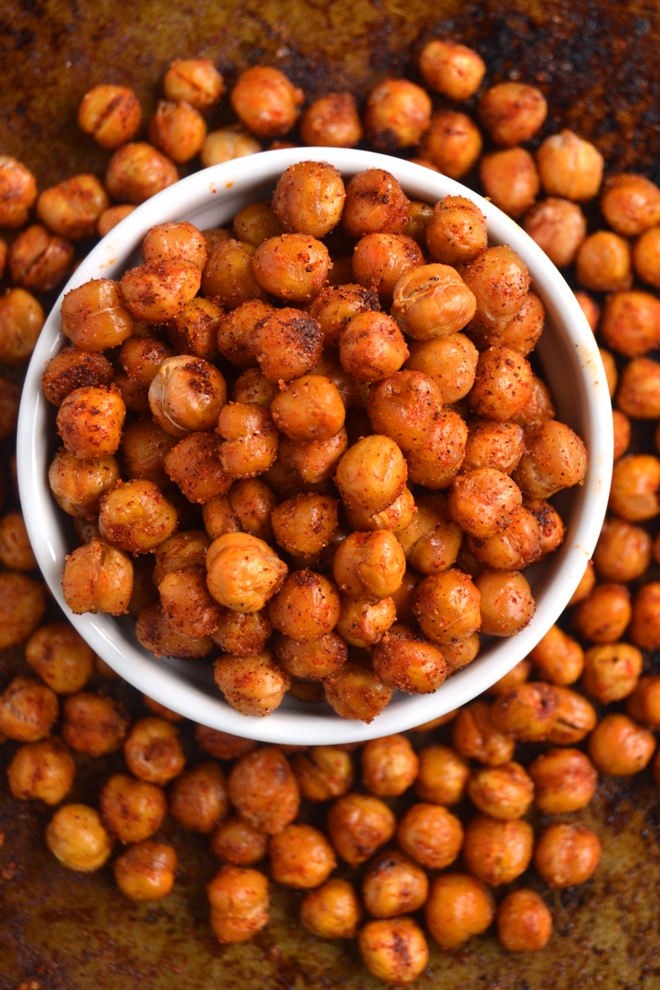 BBQ Roasted Chickpeas are a quick and delicious healthy snack or appetizer that tastes like your favorite salty, crunchy, tangy barbecue chips! www.nutritionistreviews.com