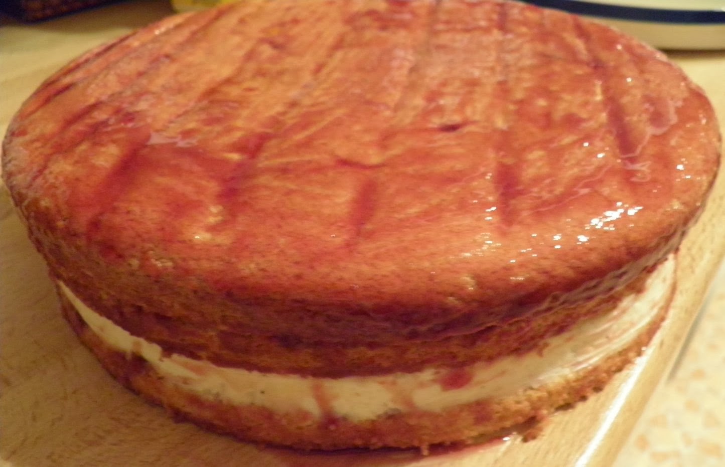 Lisacuisine: himbeer mascarpone torte mit marzipandecke