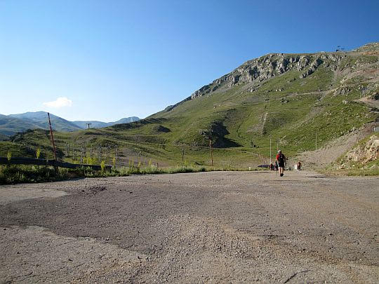 Parking Fterolaka Ski Resort (1850 m n.p.m.). Parking Fterolaka Ski Resort (1850 m n.p.m.).
