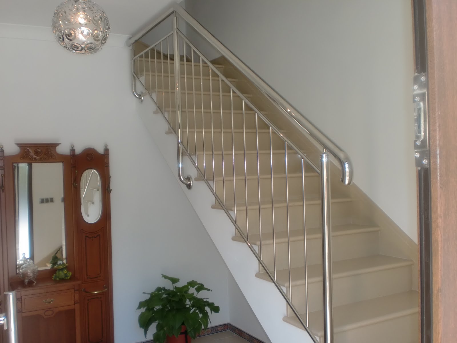 InoxidablesyForja: Baranda de Barrotes verticales y Terminacion en Techo