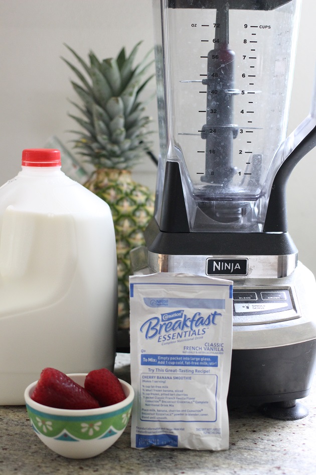 Mama Loves Food!: Strawberry Vanilla Breakfast Milkshake