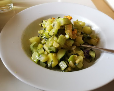 Zucchini-Gemüse Zucchini-Gemüse; Rezept für gedünstete Zucchini