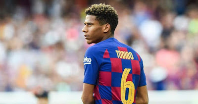 جان كلير توديبو على اعتاب الرحيل عن برشلونة والذهاب للدوري الايطالي صحيفة إسبانية تكشف حقيقة رحيل مدافع برشلونة لميلان الإيطالي