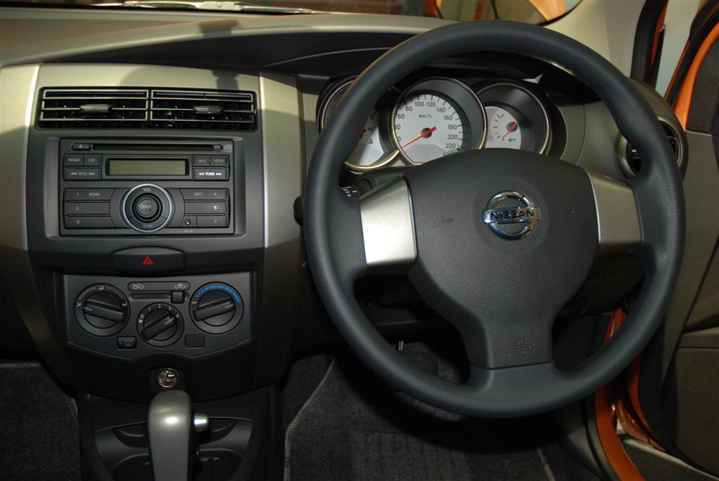 Nissan livina x gear interior #3