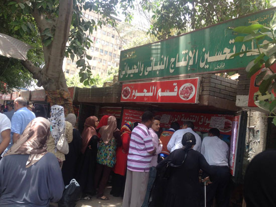 وزارة الزراعة تطرح كميات كبيرة من السلع والمنتجات الغذائية طوال شهر رمضان بأقل الأسعار وزارة الزراعة تطرح كميات كبيرة من السلع والمنتجات الغذائية طوال شهر رمضان بأقل الأسعار