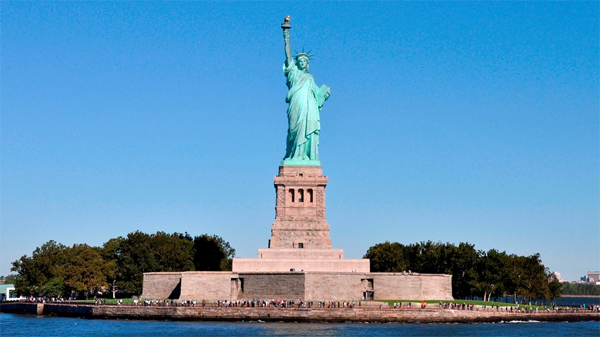 image of the Statue of Liberty, showing the nearly 100 feet just to the case that Okoumou scaled