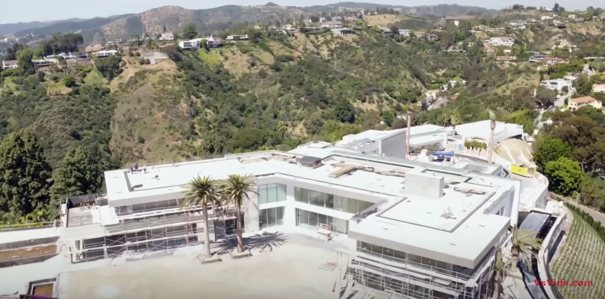 38 Photos vs. $500M ULTRA-LUXE SMART HOUSE | Secret Lives Of The Super Rich 38 Photos vs. $500M ULTRA-LUXE SMART HOUSE | Secret Lives Of The Super Rich