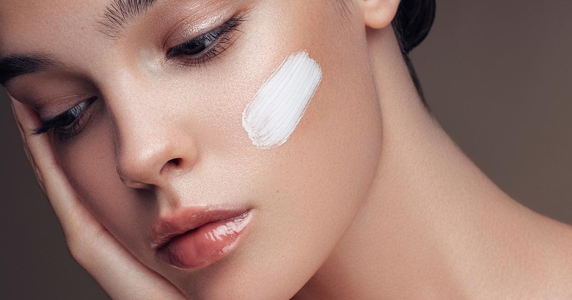 BEAUTY TREND MEET THE HYBRID FOUNDATION Edgars Mag