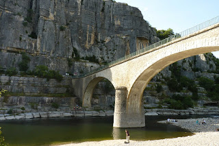 Playa del río Ardèche, Balazuc. Playa del río Ardèche, Balazuc.