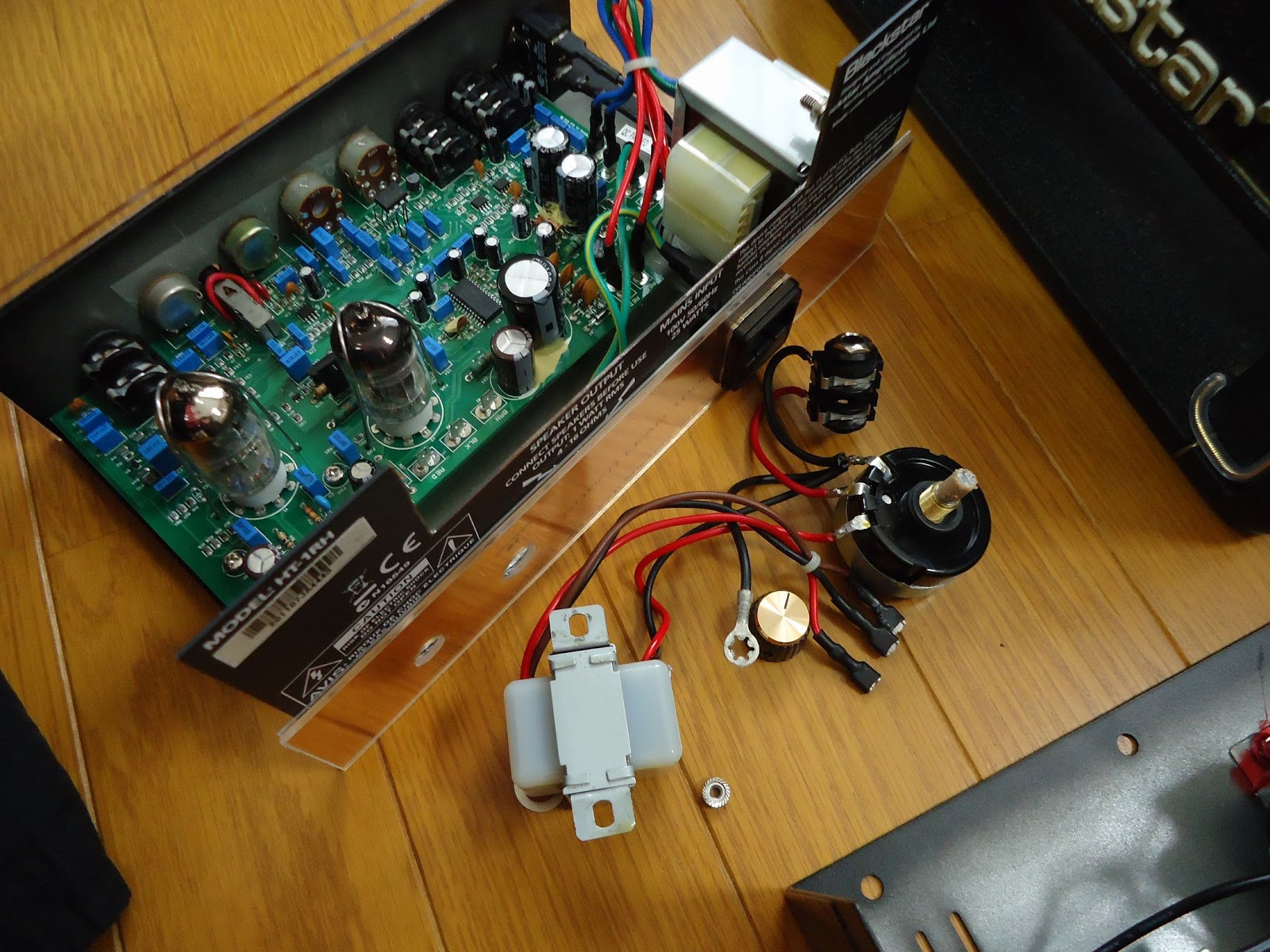 おじんHardRocker : Assemble a Attenuator into Blackstar HT 1R Combo ギターアンプ