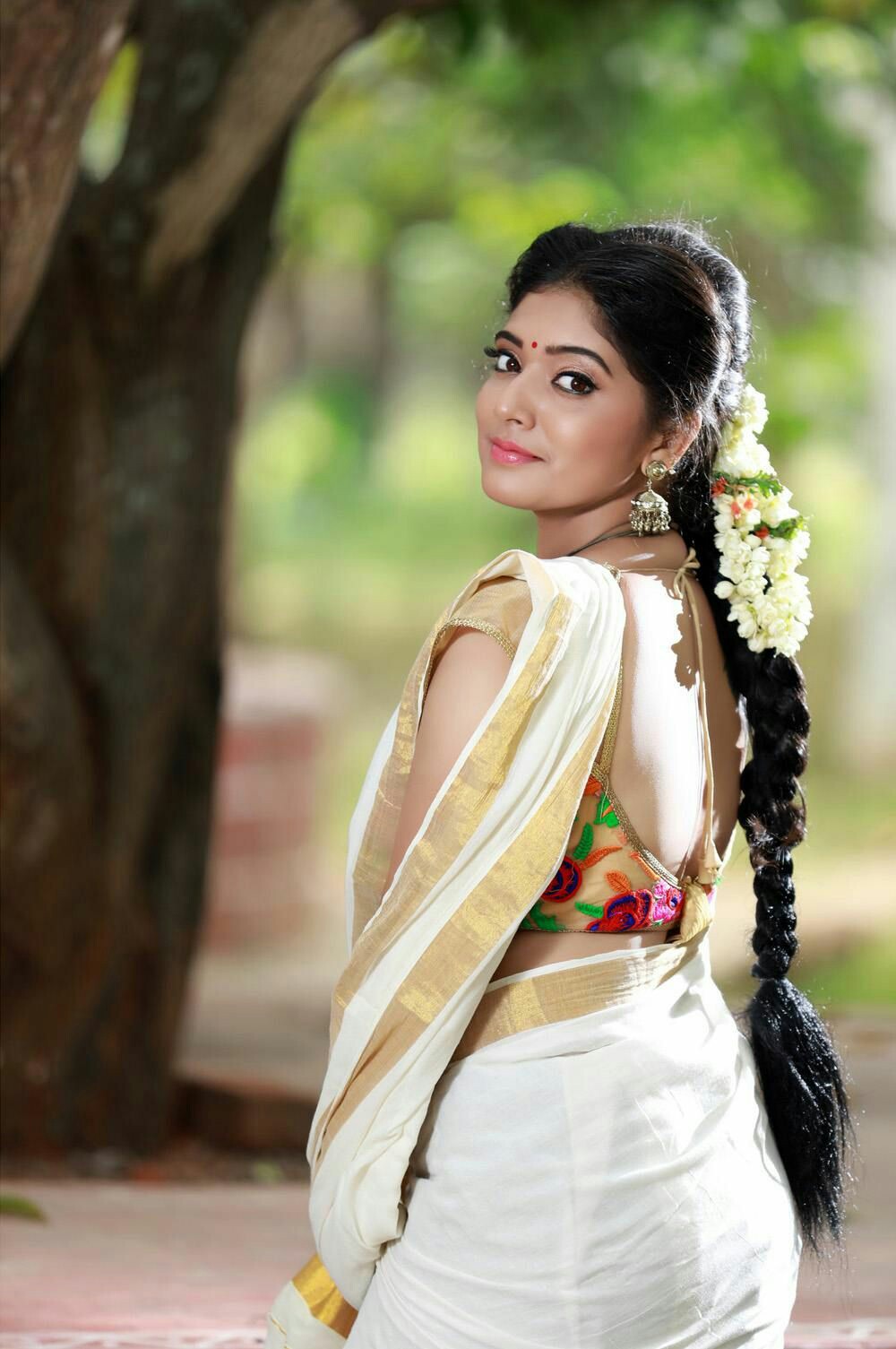 Beautiful Indian Women in Saree- Exclusive Photo Gallery!