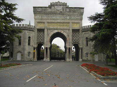 Gerbang İstanbul Üniversitesi (Darü’l-Fünun) Gerbang İstanbul Üniversitesi (Darü’l-Fünun)