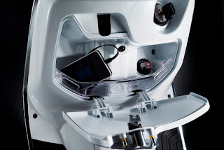KYMCO-like-blanco-guantera-abierta KYMCO-like-blanco-guantera-abierta