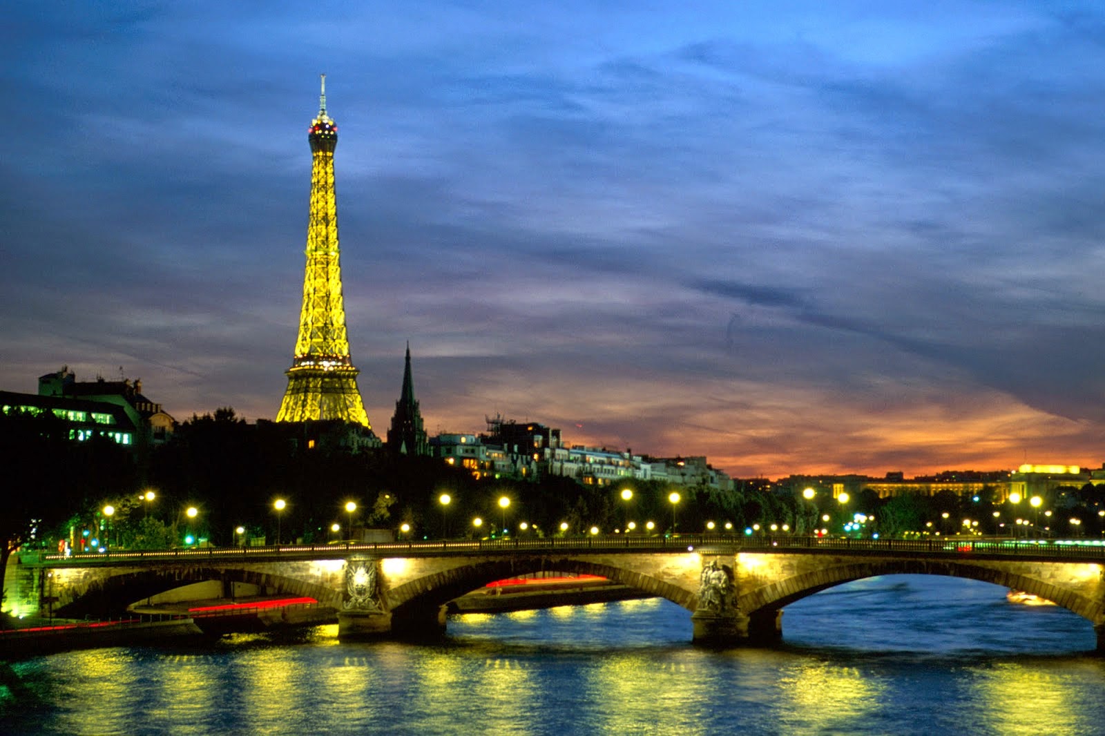 Foto Pemandangan Indah Menara Eiffel Prancis