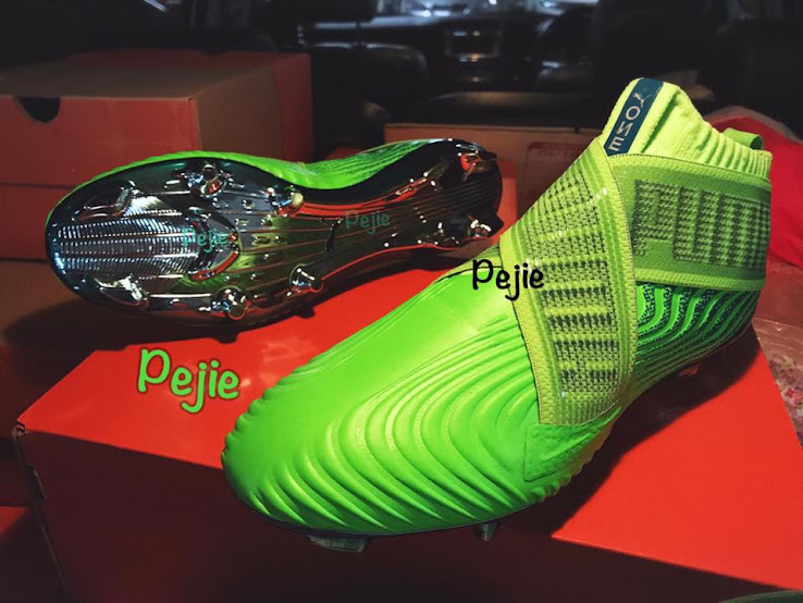 puma laceless football boots