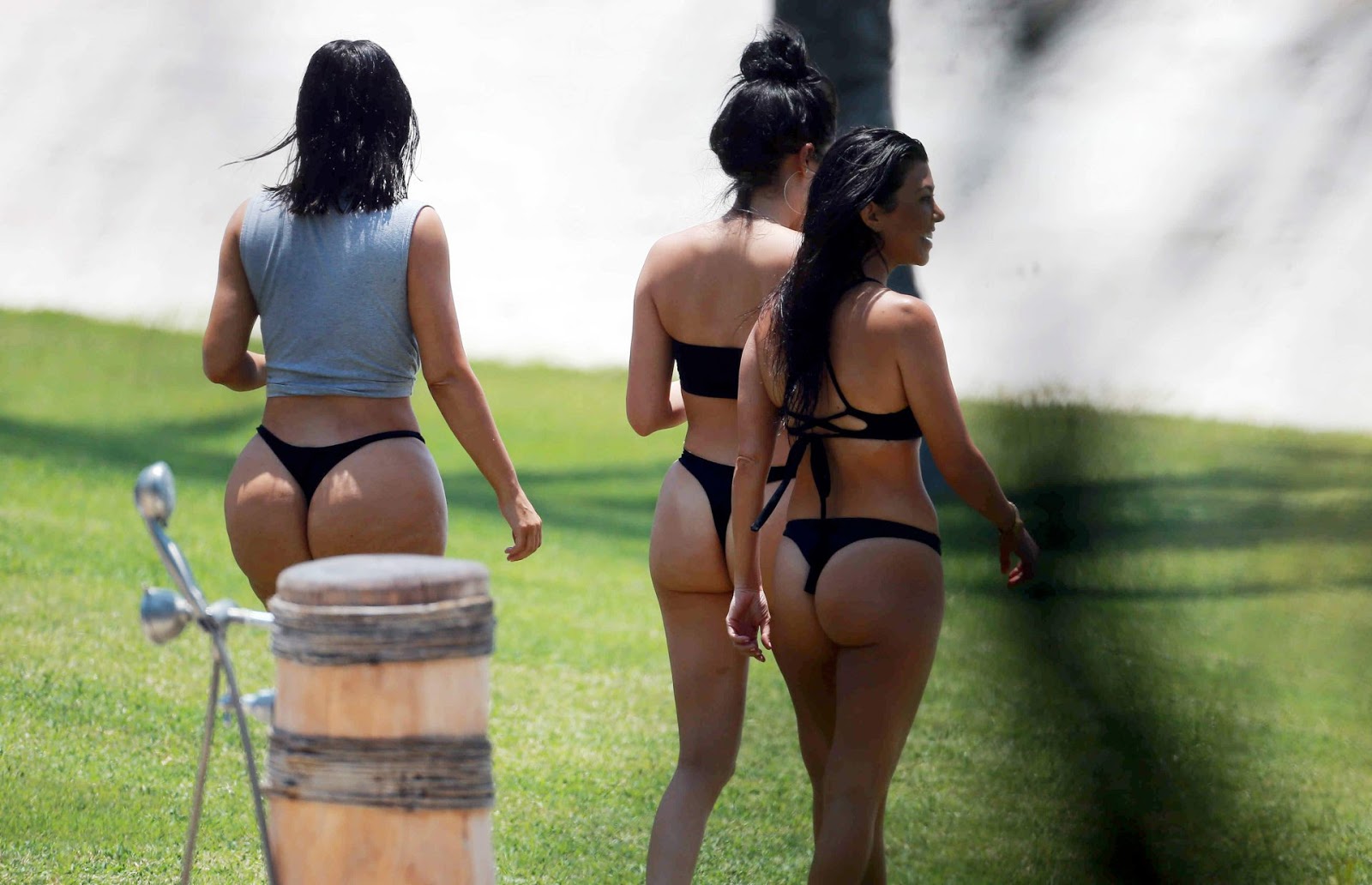 Kim & kourtney kardashian - bikini candids in mexico.