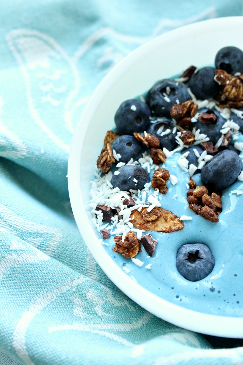 How to make a blue smoothie How to Make an All Natural Turquoise Smoothie Bowl // Blue Majik Mermaid Smoothie