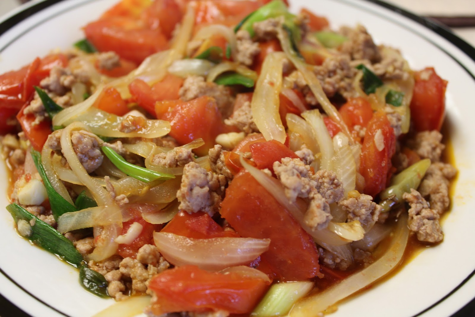Pork stir-fry w/tomatoes and onions - Hmong style - Kathy Nom Nom