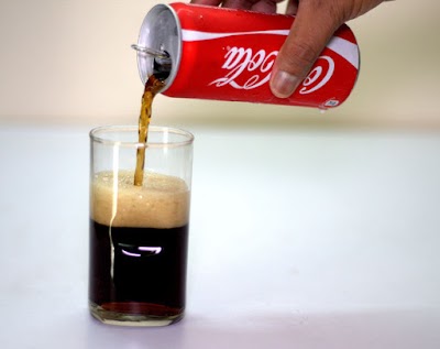 5 Trucos inusuales para hacer con latas de refrescos