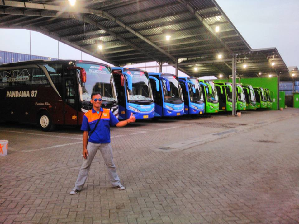 Petualangan di Atas Roda: Menjelajahi Rute dan Kisah di Balik Bus Blitar-Lumajang