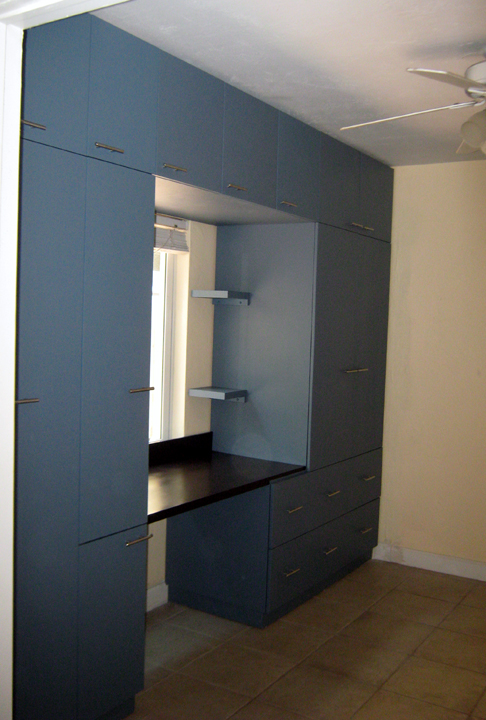 FERNANDEZ CABINET: MUEBLE DE ENTRETENIMIENTO: TELEVISOR, COMPUTADORA