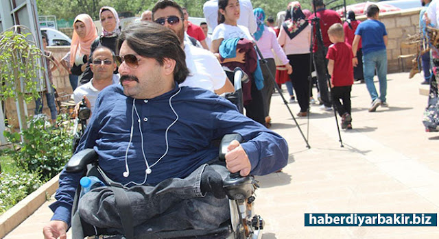 Diyarbakır Müftülüğü Eğil'de engellilere yönelik program düzenledi DİYARBAKIR-Diyarbakır İl Müftülüğü tarafından "10-16 Mayıs Engelliler Haftası" münasebetiyle engelli vatandaşlar, Eğil ilçesinde bulunan peygamberlerin kabirlerine götürüldü.