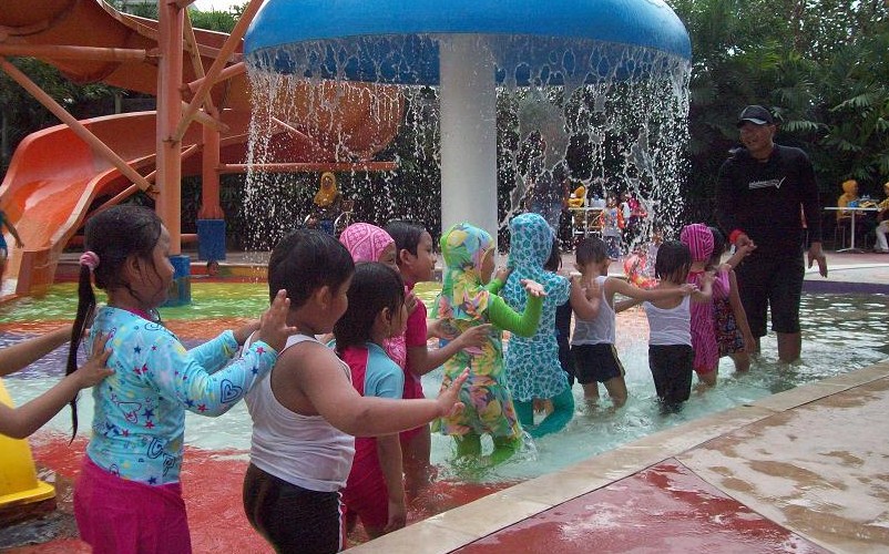 Kolam renang citra garden