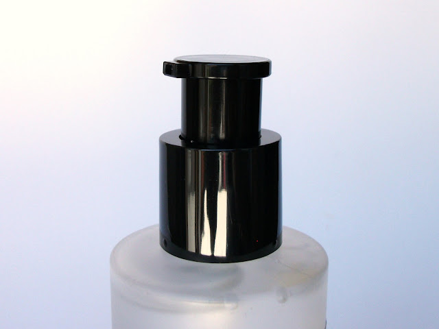 CORSX Advanced Snail 96 Mucin Power Essence, pump detail CORSX Advanced Snail 96 Mucin Power Essence, pump and packaging detail