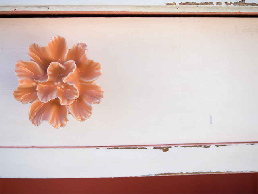 Mesita recuperada Flo