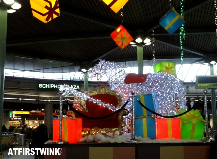 Sinterklaas versieringen op Schiphol airport