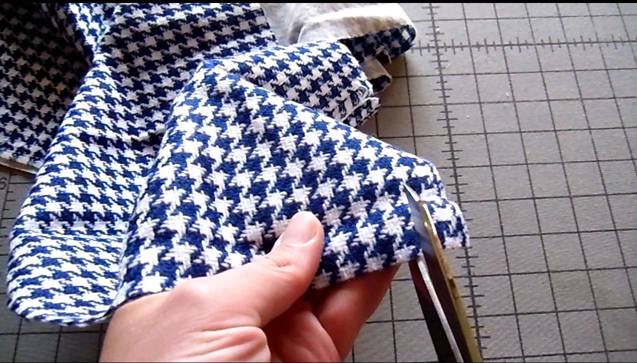 Art and Needlework by Rebekah 5/12/12 How to Find the Straight of