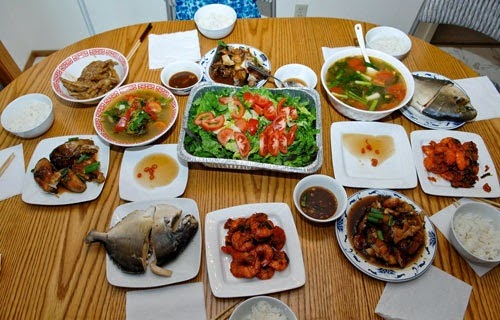 Traditional Vietnamese Family Meals (Bữa Ăn Truyền Thống Việt Nam)