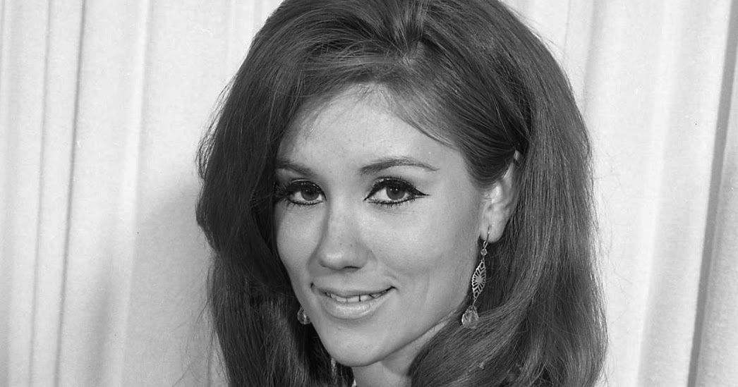 Femme Fatale CANDY EARLE