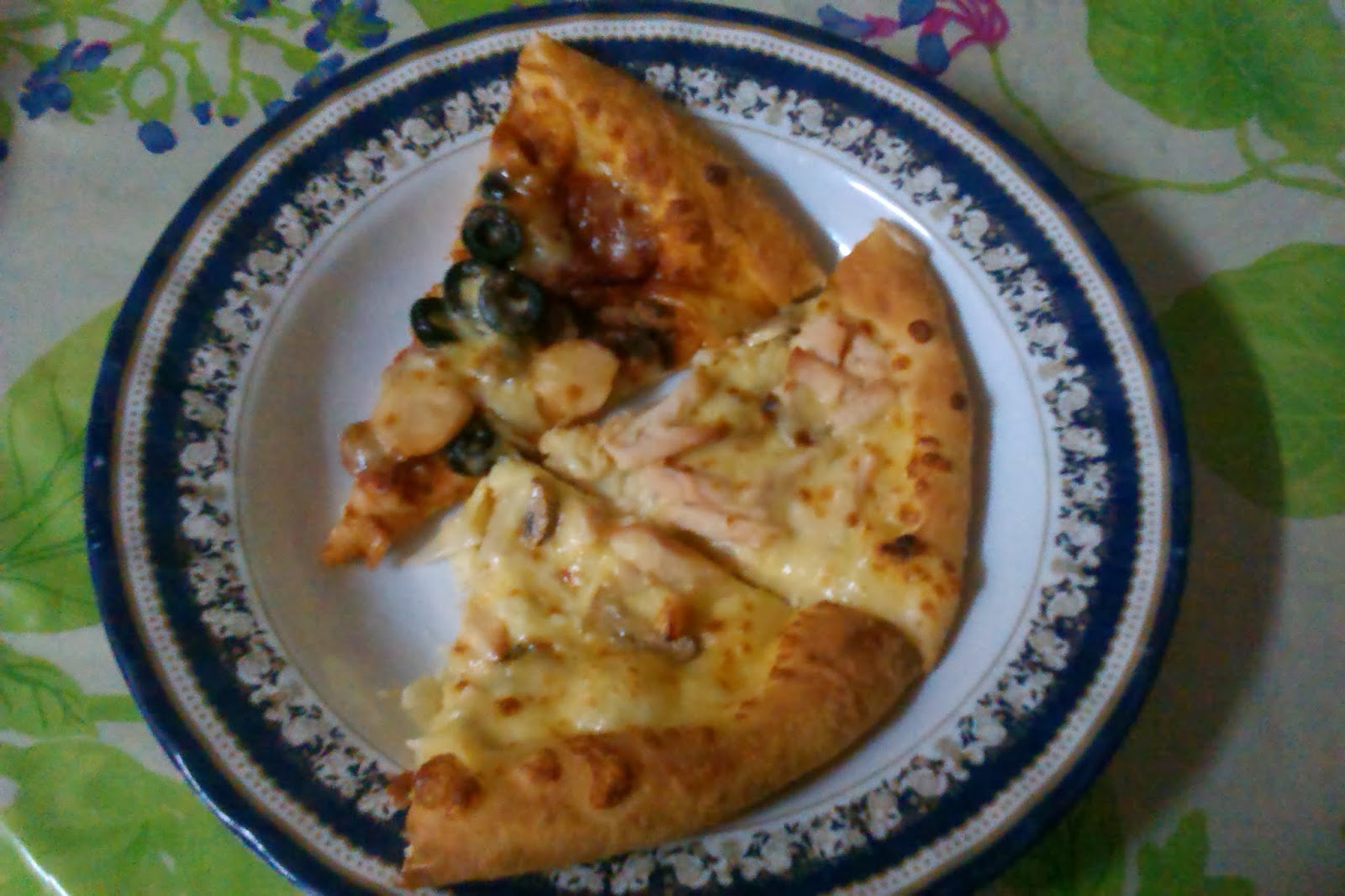 Domino's Pizza Meat Mania & Classified Chicken Solehah Shamsuddin