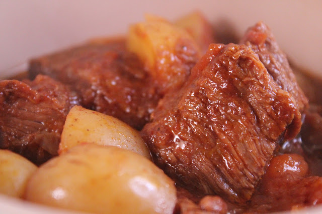 Slow-cooker beef and tomato stew with potatoes